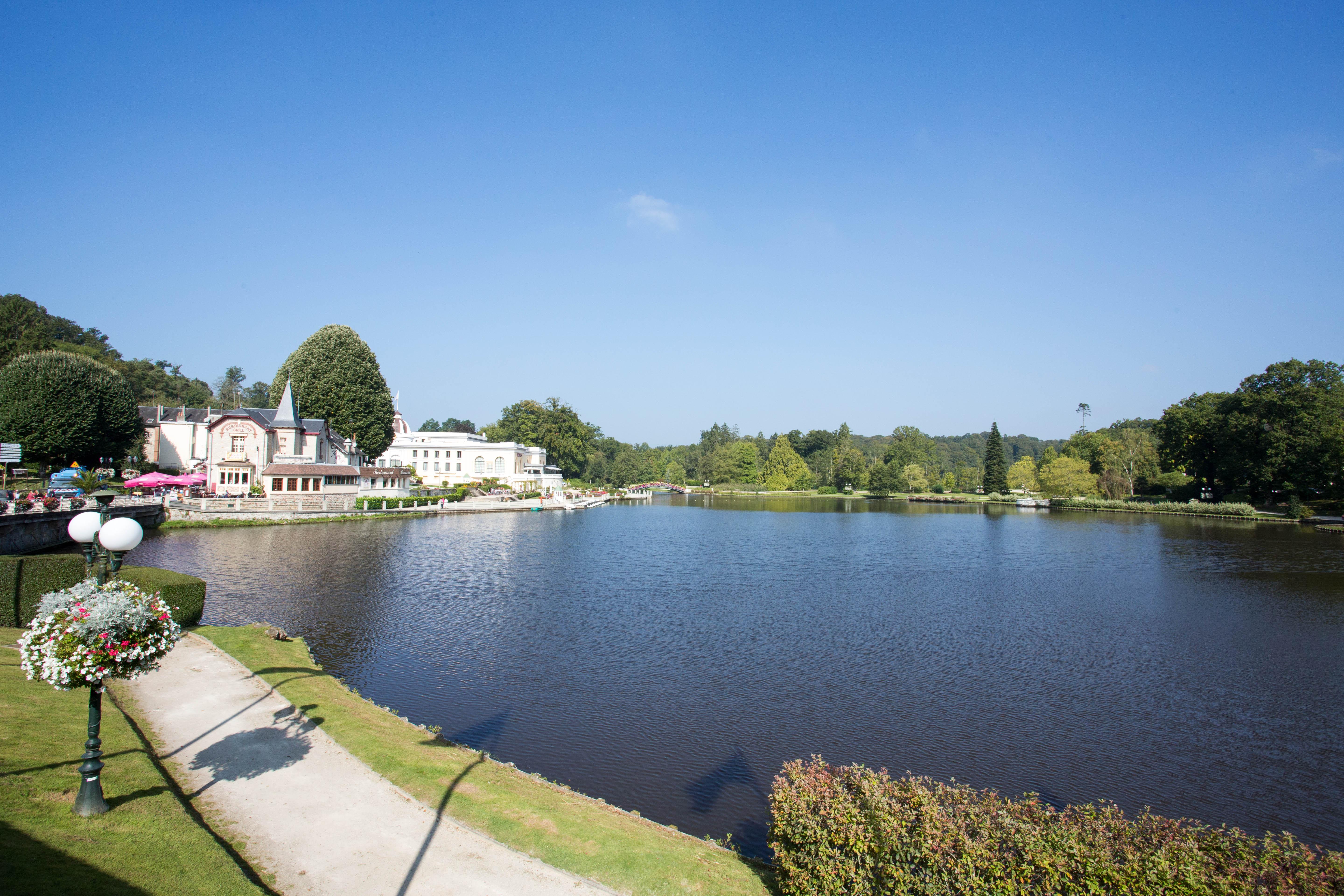 ホテル オテル スパ ドゥ ベリル Bagnoles de l'Orne Normandie エクステリア 写真