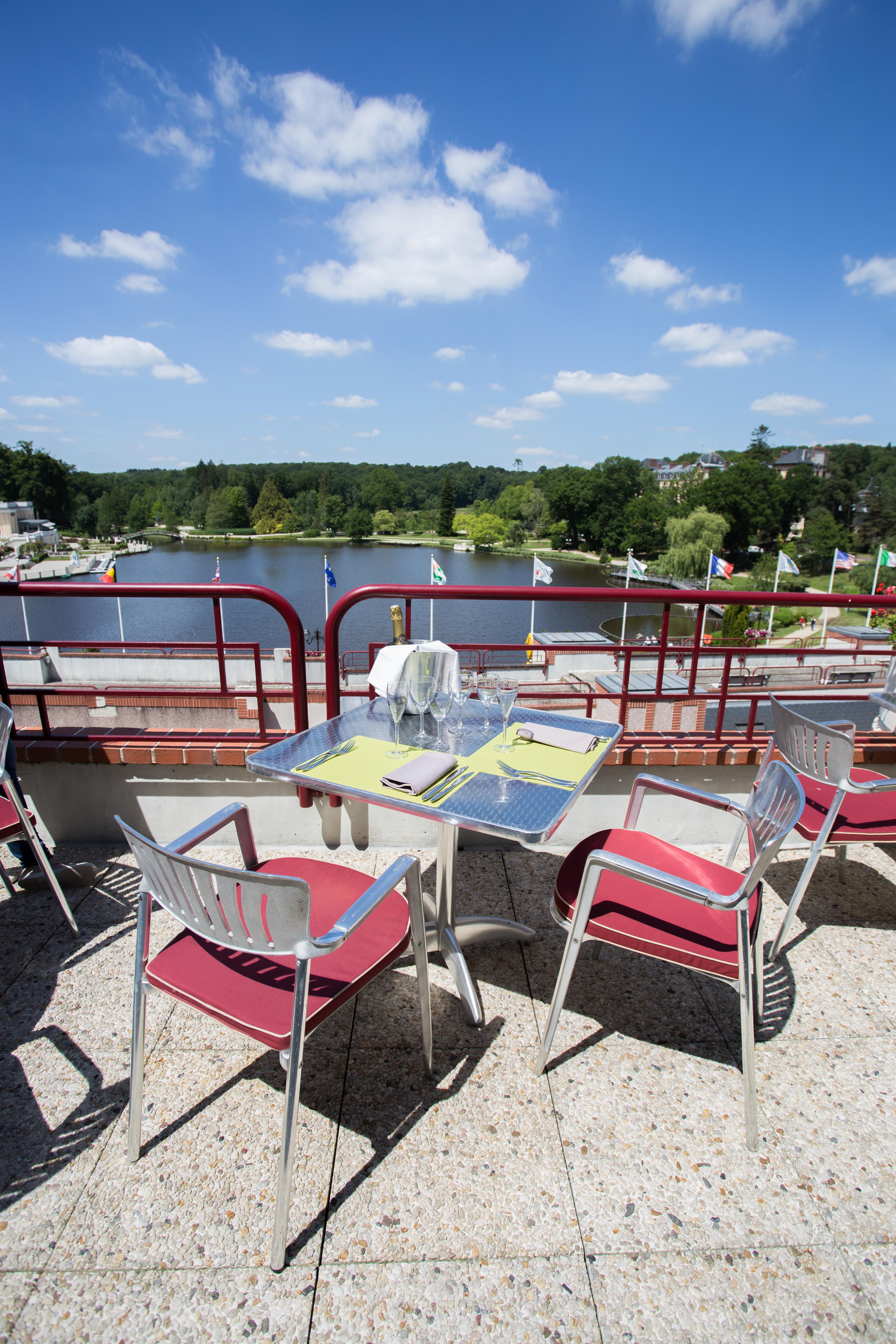 ホテル オテル スパ ドゥ ベリル Bagnoles de l'Orne Normandie エクステリア 写真