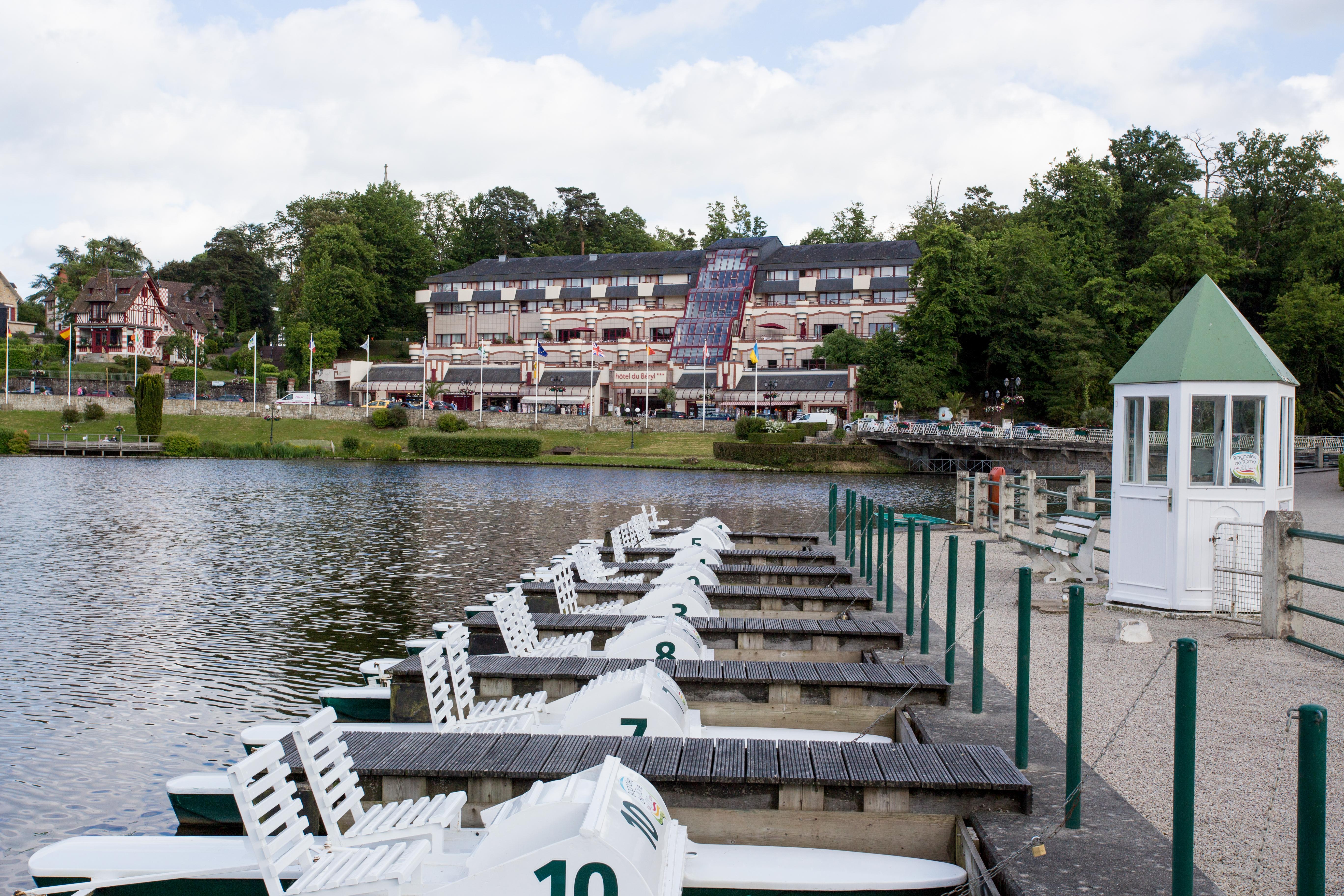 ホテル オテル スパ ドゥ ベリル Bagnoles de l'Orne Normandie エクステリア 写真