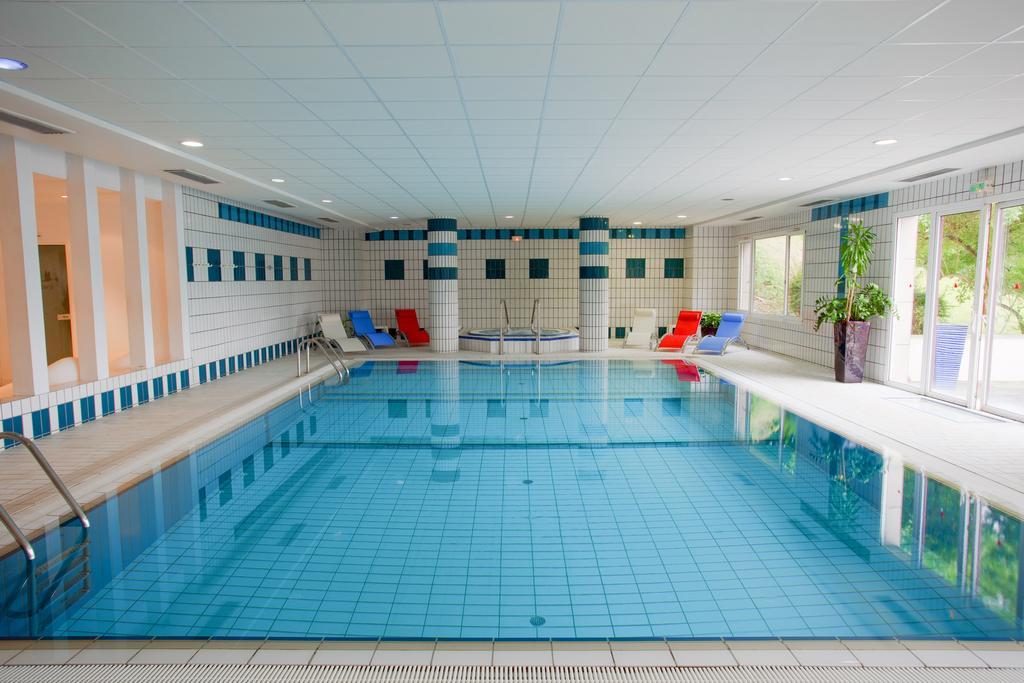ホテル オテル スパ ドゥ ベリル Bagnoles de l'Orne Normandie エクステリア 写真